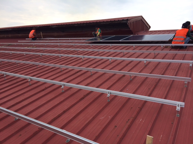 200kwカラー鋼板屋根Lアングル太陽光発電システム