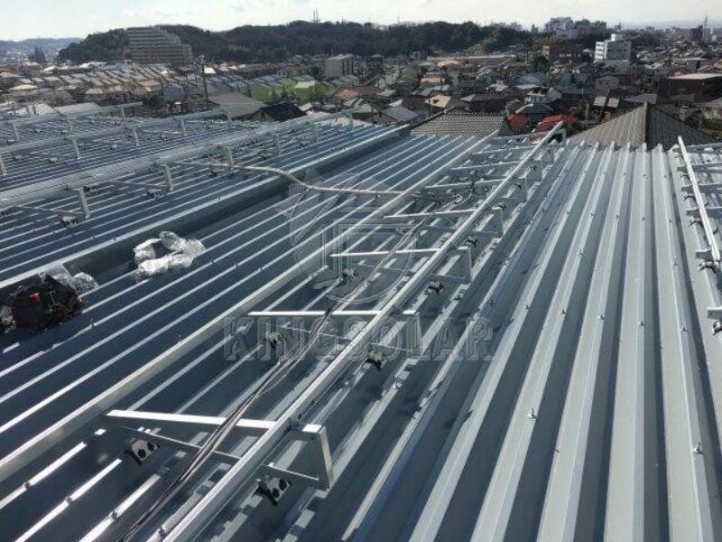 520kw カラー鋼瓦屋根三脚太陽光発電設置システム